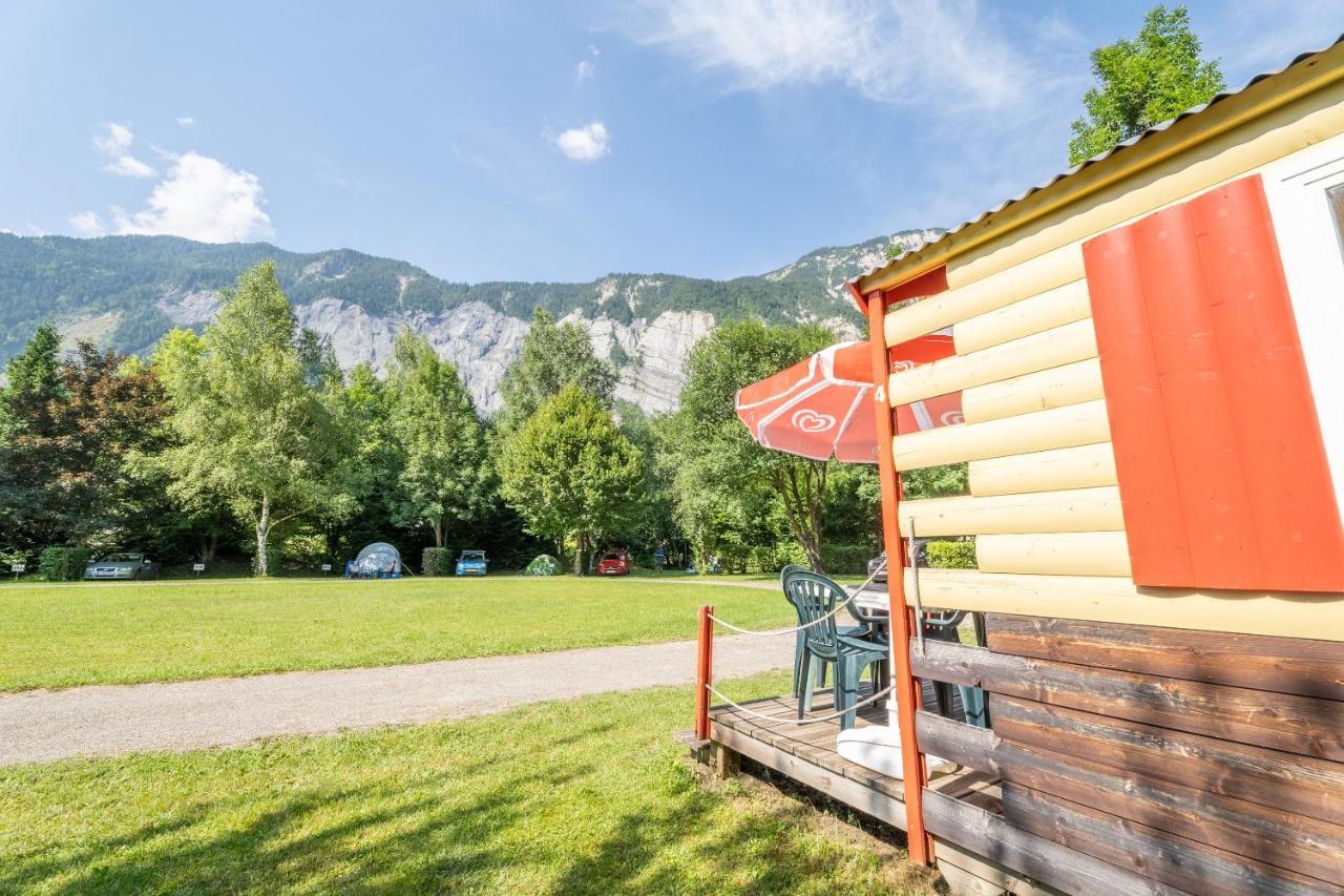 Camping Le Colporteur Le Bourg-dʼOisans Exterior foto