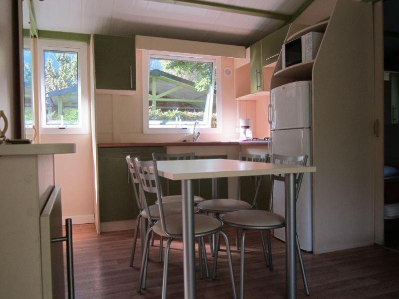 Camping Le Colporteur Le Bourg-dʼOisans Exterior foto