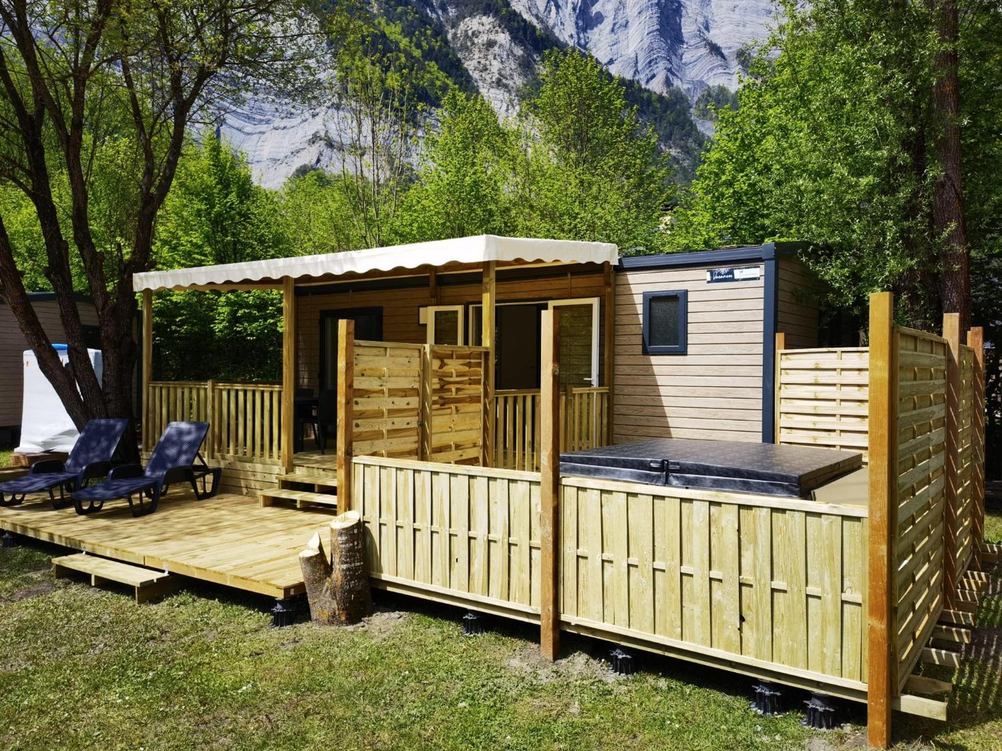 Camping Le Colporteur Le Bourg-dʼOisans Exterior foto