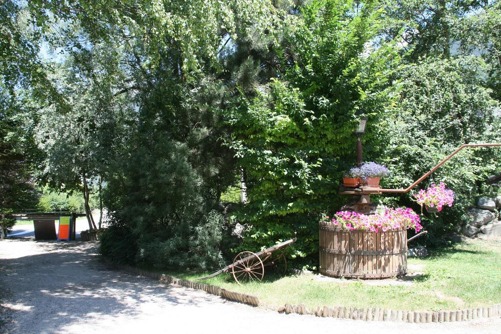 Camping Le Colporteur Le Bourg-dʼOisans Exterior foto