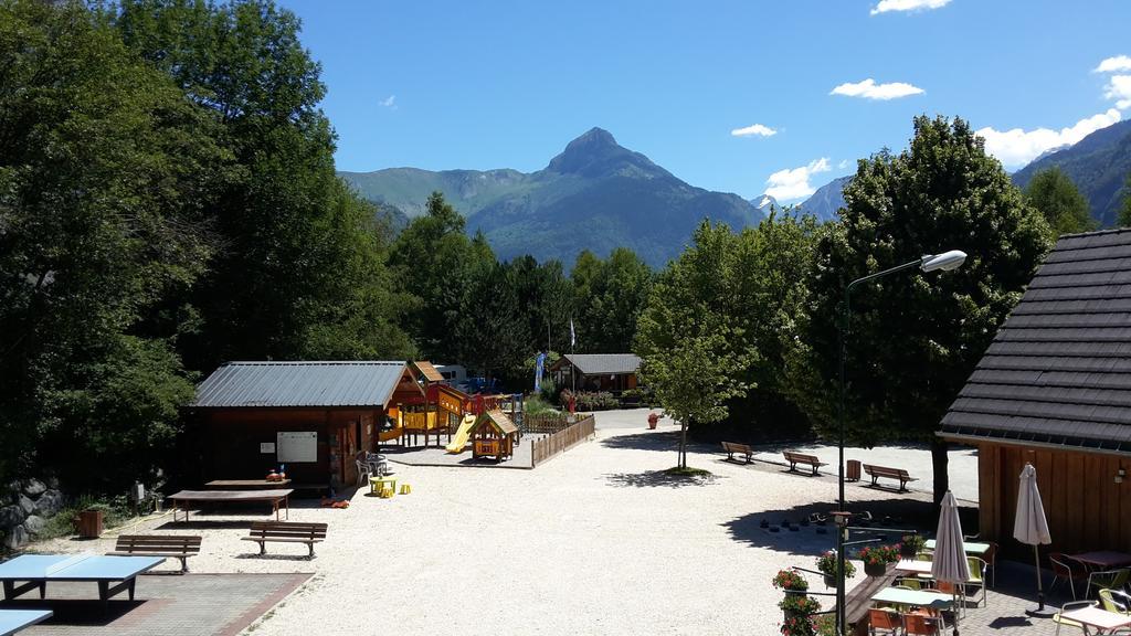 Camping Le Colporteur Le Bourg-dʼOisans Exterior foto