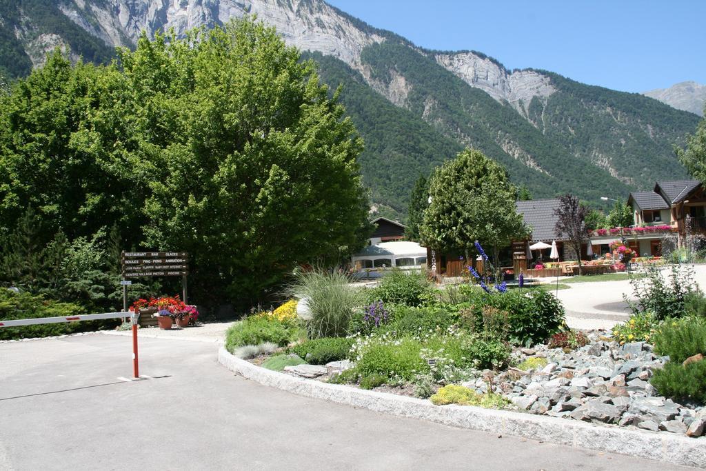 Camping Le Colporteur Le Bourg-dʼOisans Exterior foto