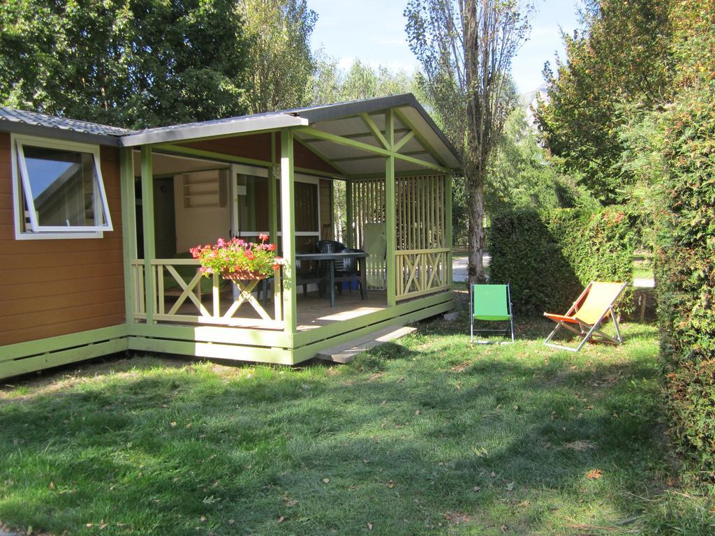 Camping Le Colporteur Le Bourg-dʼOisans Exterior foto