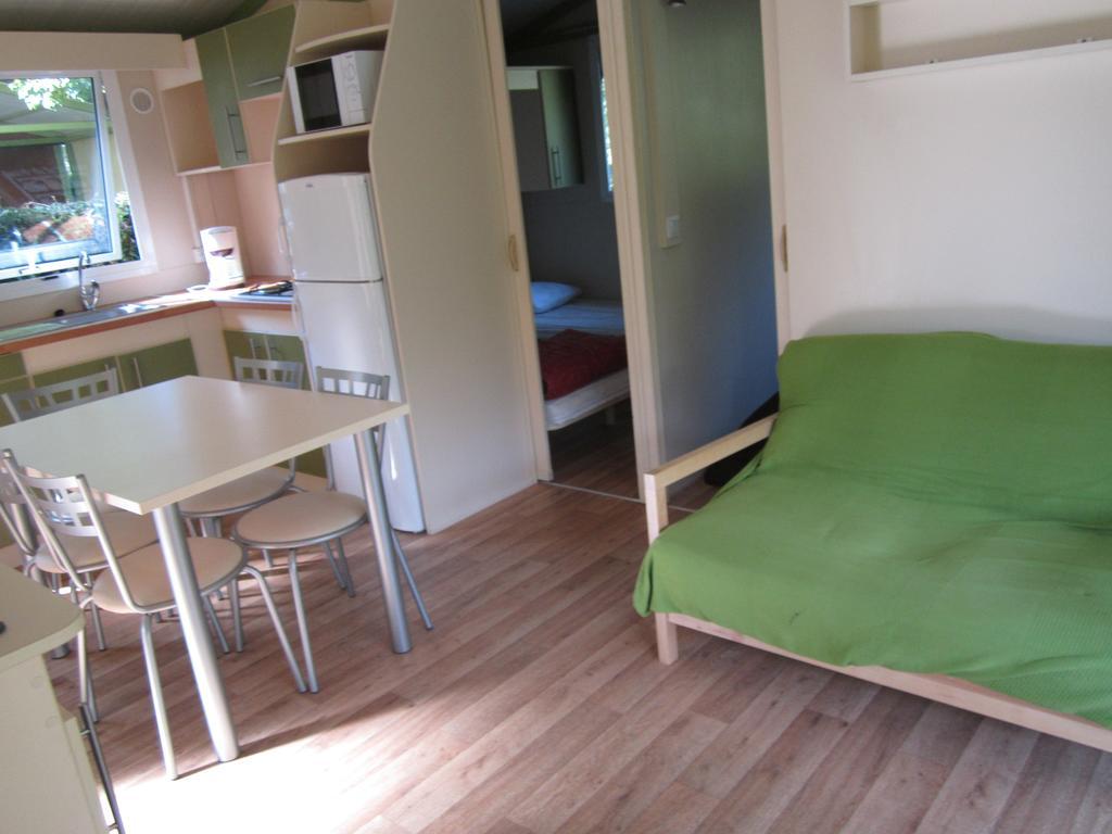 Camping Le Colporteur Le Bourg-dʼOisans Exterior foto