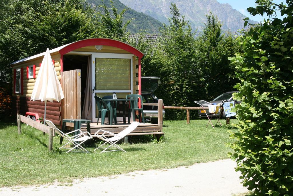 Camping Le Colporteur Le Bourg-dʼOisans Exterior foto