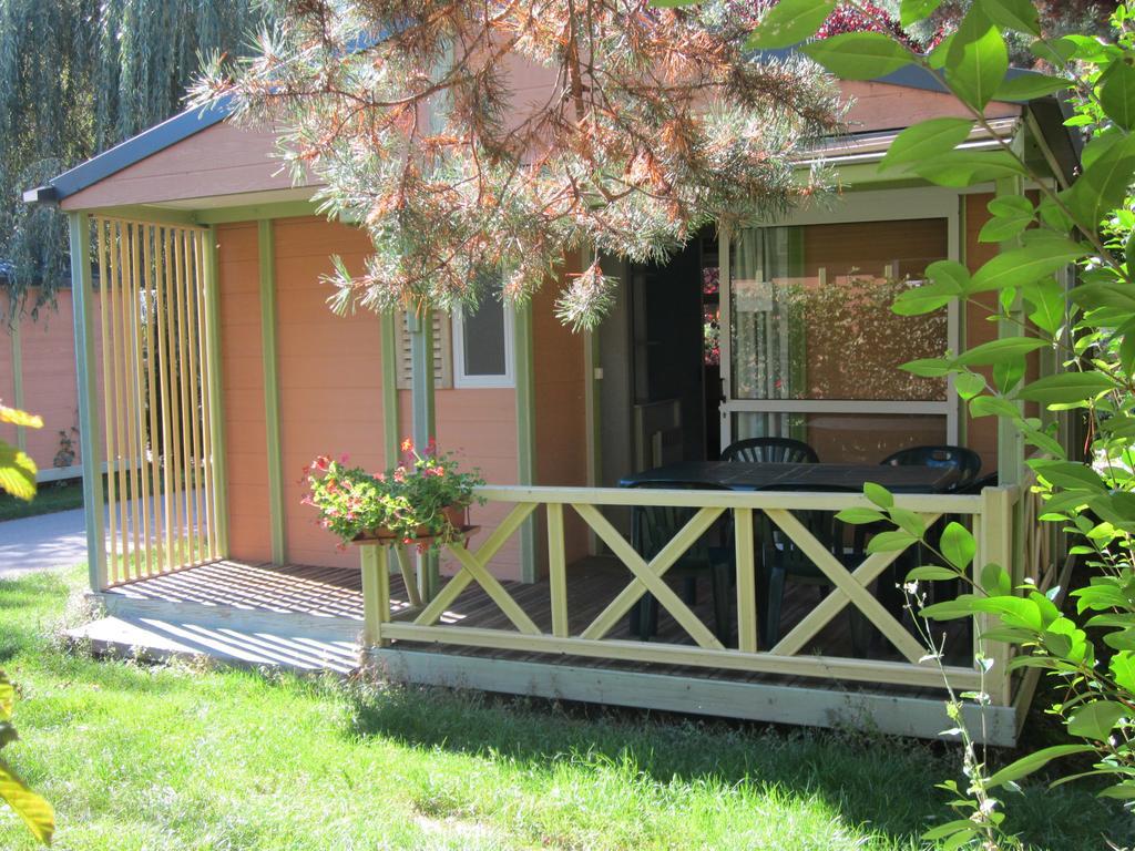 Camping Le Colporteur Le Bourg-dʼOisans Exterior foto
