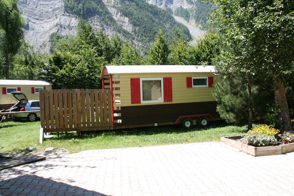 Camping Le Colporteur Le Bourg-dʼOisans Exterior foto