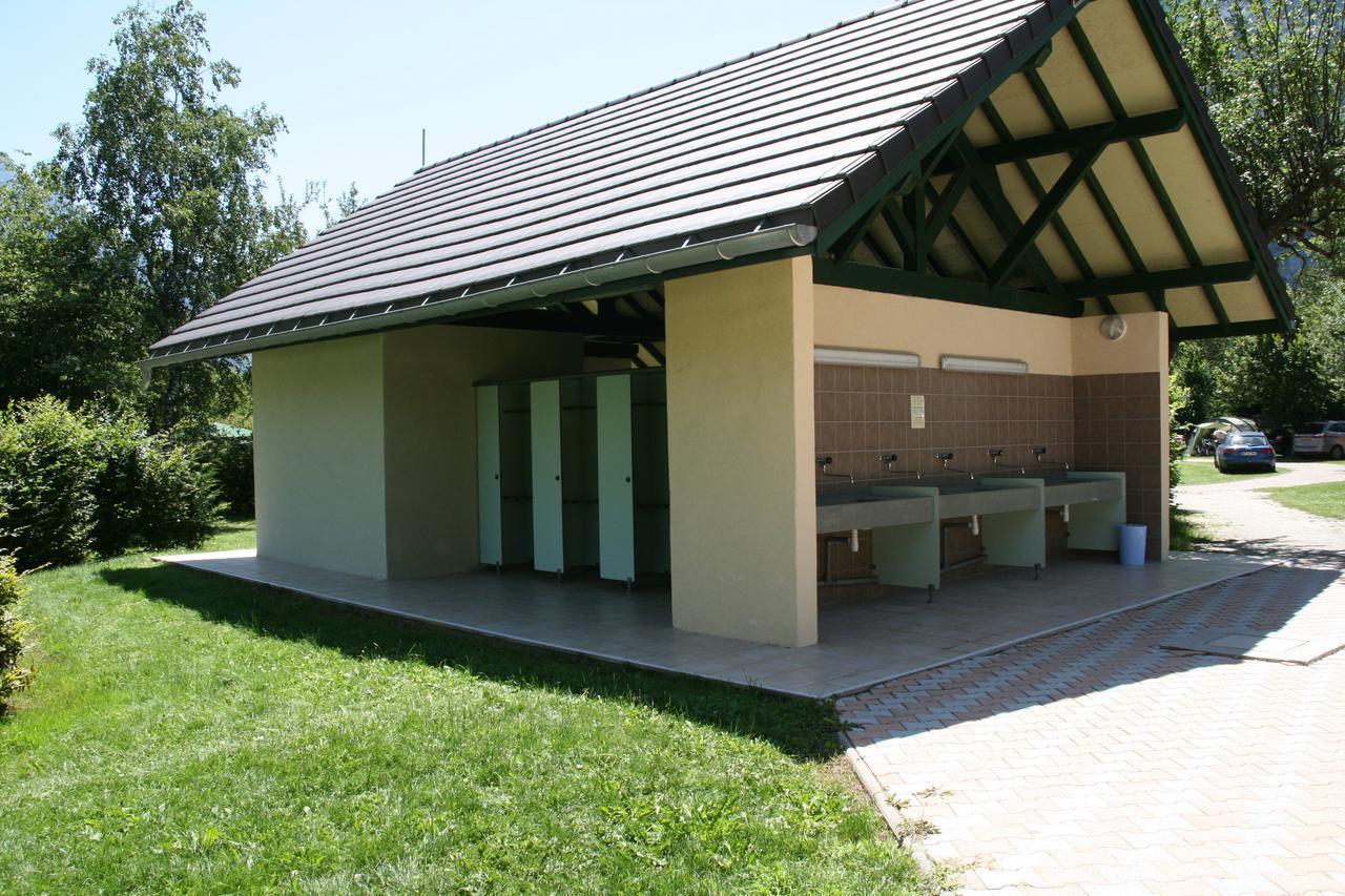 Camping Le Colporteur Le Bourg-dʼOisans Exterior foto