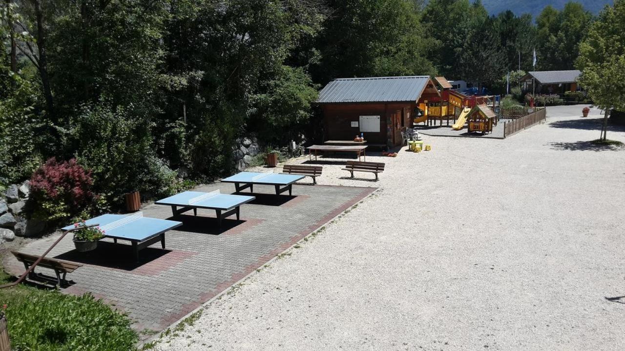 Camping Le Colporteur Le Bourg-dʼOisans Exterior foto